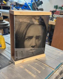 Working on a prototype for single wet plate frames. So far I have always combined plates in a multiple frame solution. Now for our exhibition at #galerianueva later this month I’ll be showing the plates individually. Hope you like it ?! #wetplatecollodion #colectivoiso100 #colodionhumedo